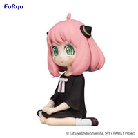 Spy x FAMILY: Noodle Stopper Figure -Anya Forger Sitting on the Floor- (FURYU Corporation)